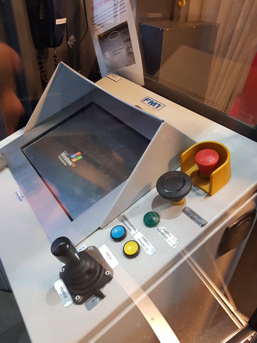 tsmethlie's tweet photo. Always great to see this at an airport.. ✈️😱 #Copenhagen #kastrup #xp #winxp https://t.co/OAS5oM9mO9