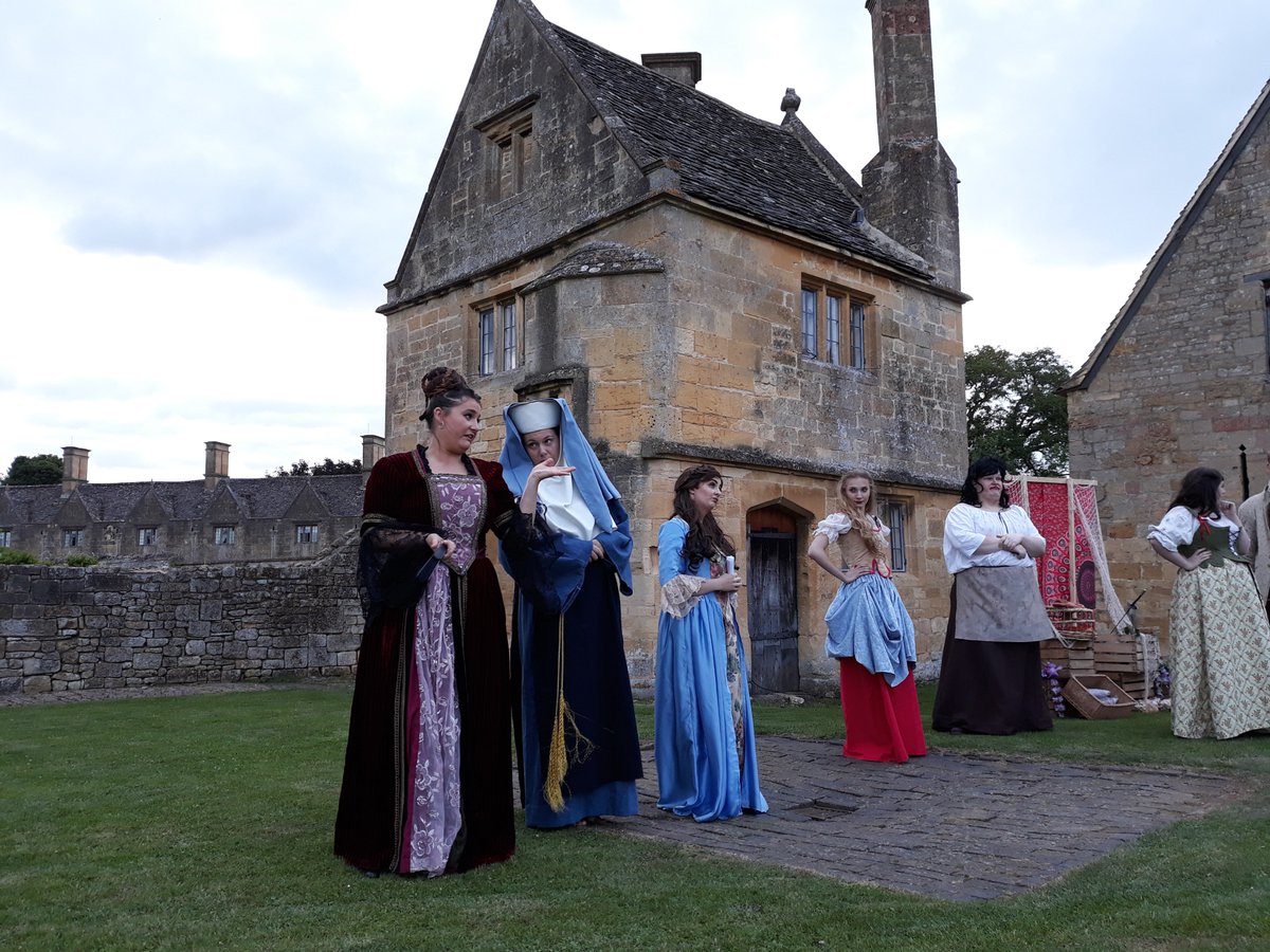 LandmarkHistory's tweet photo. Hello @campdenonline @campdenhistory ! A reminder that we're welcoming #SuddenImpulse back for our 3rd year of open air #Shakespeare at @LandmarkTrust #OldCampdenHouse on eves of 14 & 15 June. Taming of the Shrew this year - book here: https://t.co/yFUteqakcp https://t.co/hT8cpSy7Zk