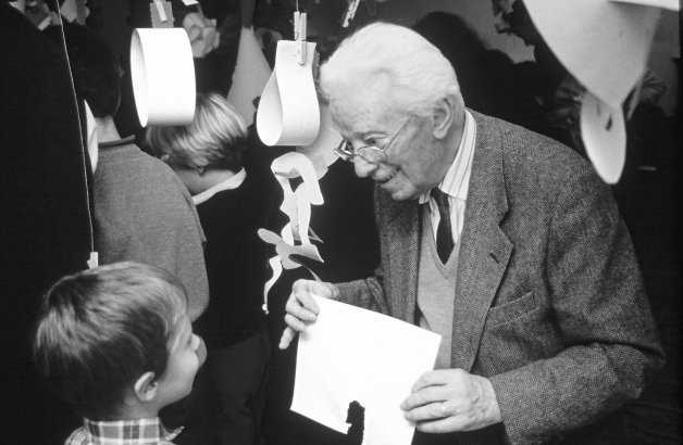DCAdundee's tweet photo. Inspiring Design Bites is back today at 13:00! Join us to learn more about the the playful design practice of Bruno Munari. https://t.co/SZAYEilpGJ
#DundeeDesignMonth
@DundeeDsgnMonth https://t.co/IpAvUOdFaP
