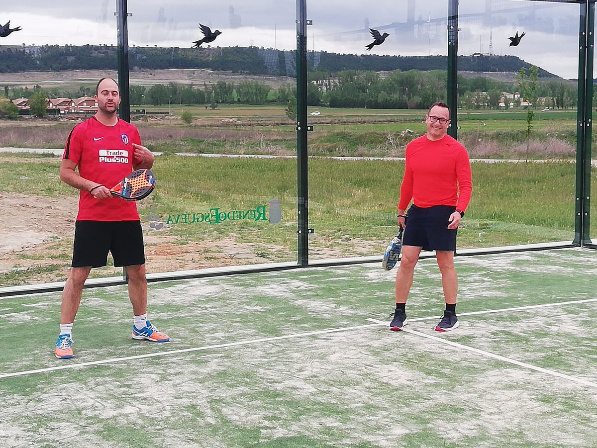 Ayto_Renedo's tweet photo. ¡La I Liga de Padel está siendo todo un éxito y acaba de empezar...!
#Padeleando #ILigaPadelEnRenedo https://t.co/7tGqYulgXH