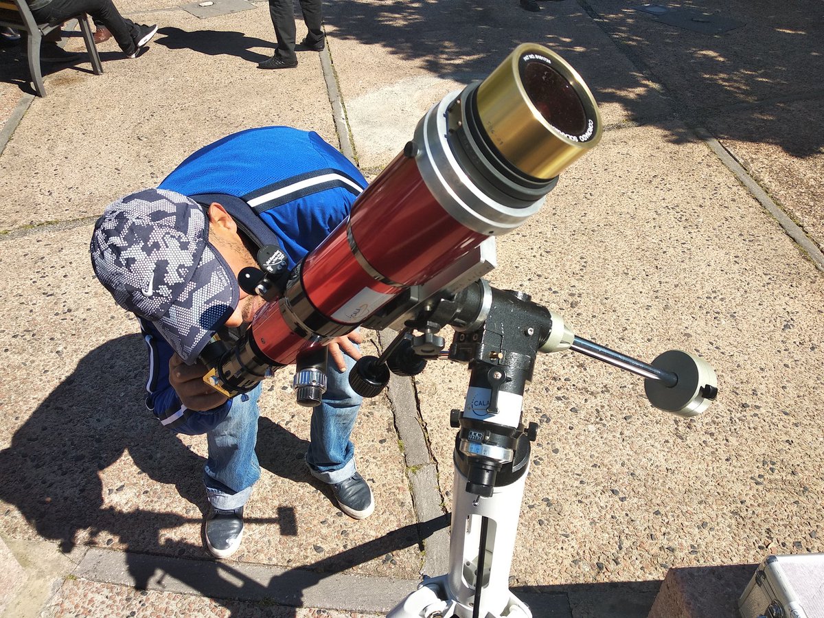Soleil des marchés ce mercredi matin à @vaulxenvelin69 pour l'Ecole d'astronomie avec le <a href="/calastronomie/">Club Astro Lyon</a>, Planète Sciences et le <a href="/PlanetariumVV/">Le Planétarium</a>. Beau Soleil mais un vent soutenu !