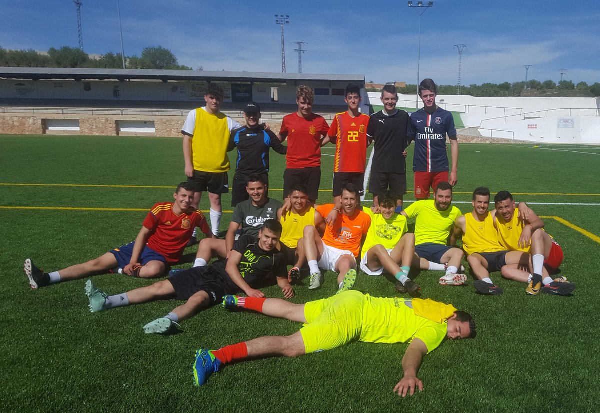 parru_rubio's tweet photo. Y para no perder las buenas costumbres, partidete bueno con los amigos el dia de San Isidro 🥅⚽️👌🏻😜 https://t.co/NQbveRhvaC