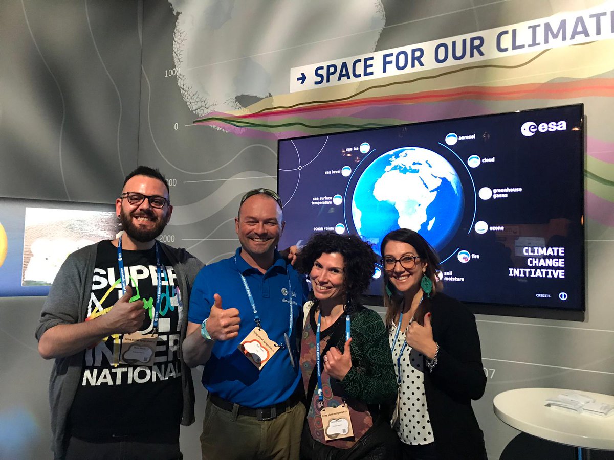 RemediaItalia's tweet photo. at #LPS19 chilling with our colleague Paul @DrFishmarketing it was really nice to meet you! Always a pleasure working for you and the @esaclimate team. Hoping you like the booth we produced for #CCI #TEAMWork #GetInspired #EOGBTeam @MezzoFedex @oniramaigroig @Psy_bass https://t.co/7VQPJGaTy0