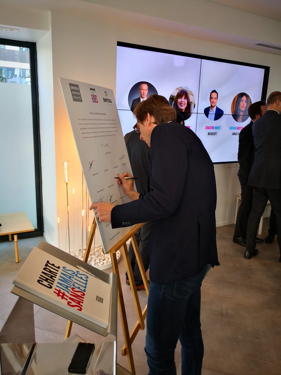 keneo_france's tweet photo. .@Duroselle_L et @Tomblanc, DGs de @MKTGFrance ont signé hier la charte #JamaisSansElles aux cotés de @thierryjadot, Président @dentsuaegisFR.
Tous les détails de la charte ici : https://t.co/WD5Iq7vFwa https://t.co/hWMoh3uxTX