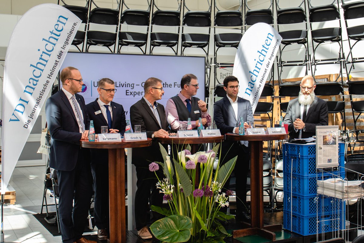 ttx_tp's tweet image. &quot;I&apos;m a big fan of seperating instead of integrating. It&apos;s more sustainable because it simplifies the #recyclingprocess and you can reuse the ingredients!&quot;, said Gerd Schmid, Dipl.-Ing. Architect at formTL, during the expert panel &quot;Urban Living - City of the Future&quot;. #techtextil