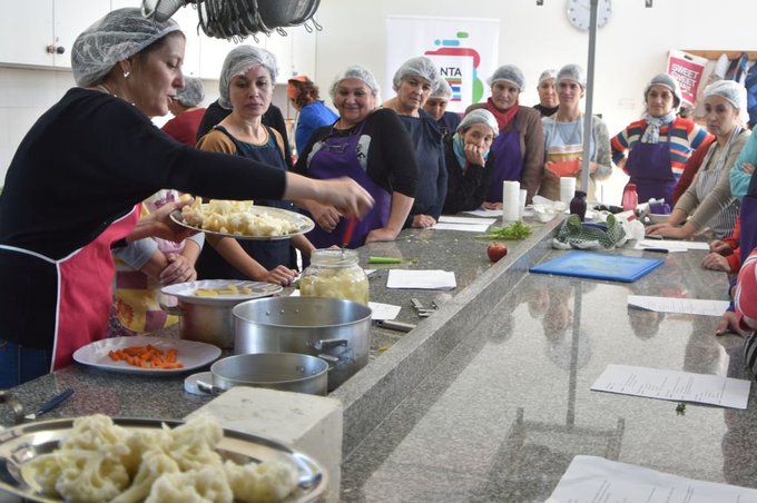 #Esperanza | Capacitan a trabajadores sobre alimentación segura