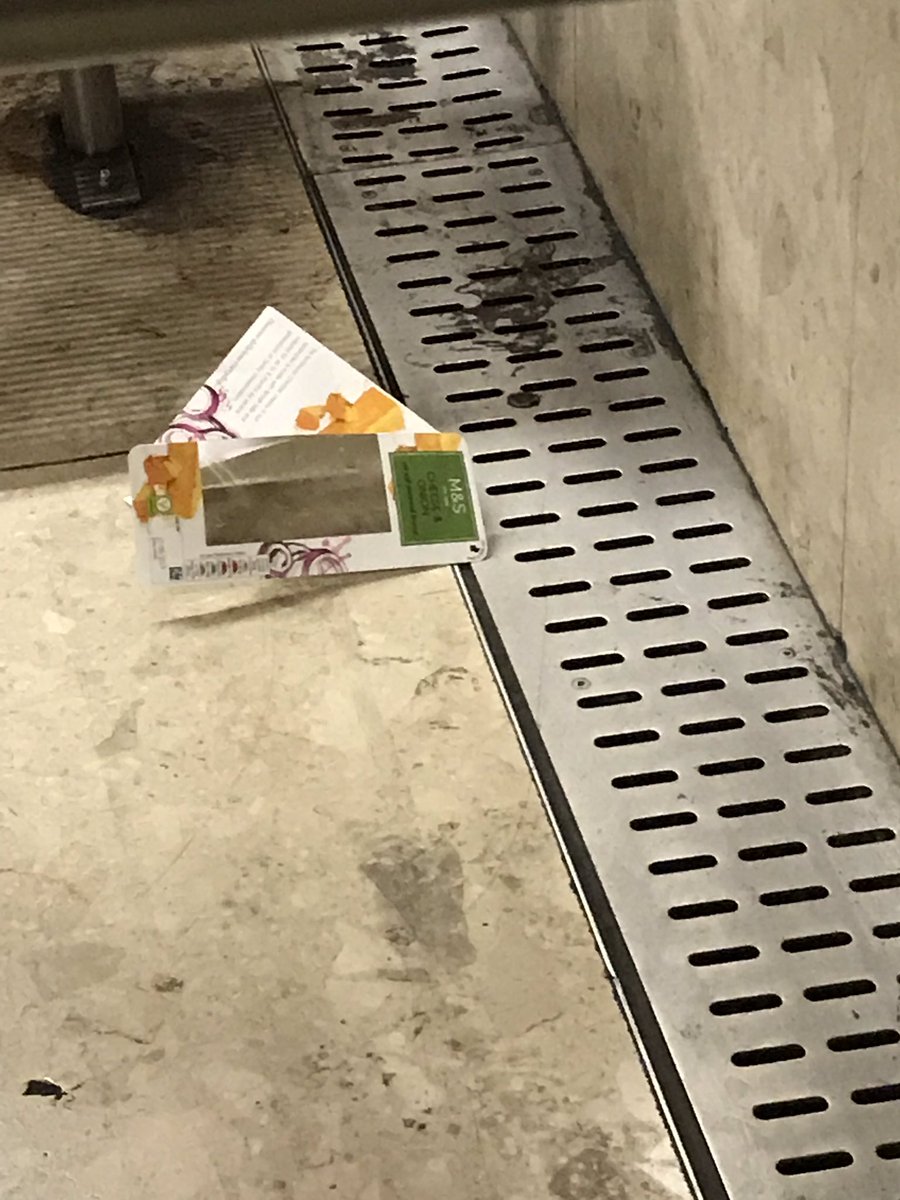 neatstreetuk's tweet photo. Litter louts on #Tube Waterloo &amp; City line #CityLondon mostly business people who should know better - I spoke to one lady who said “no bins” I said it’s for your security that there are no bins.  take it and bin outside the station 🤨 #keepbritaintidy #Litterheroes https://t.co/ZVGwNT7TQR