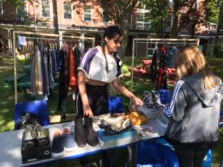 OakExtra's tweet image. Find us in the Welwyn courtyard area by the basketball court now for some Clothes Swapping!  Reuse - recycle - let's combat climate change!
