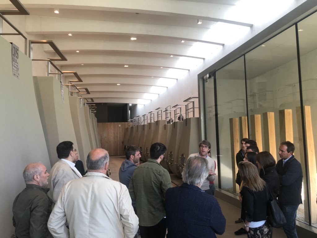 Im-pre-sio-nan-te!!! Le explicación de la tradición y la modernidad del director técnico de Cheval Blanc Pierre Olivier en visita del Master de Bodegas de <a href="/eden_valladolid/">Escuela de Negocios</a> Fe la <a href="/cam_valladolid/">Cámara de Valladolid</a>
