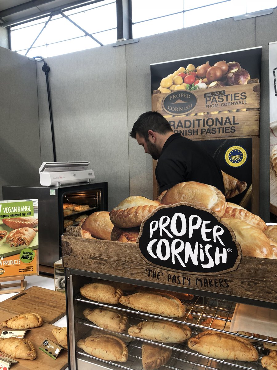 lisa_hardy1's tweet photo. Even our fellow exhibitors love the #Speedwrap dispenser @ProwrapFilmFoil @ProperCornishUK are cooking pastys for you to try @RDJohnsLtd Trade Show today 🥟🥟🥟 https://t.co/HTvVW9rd4S