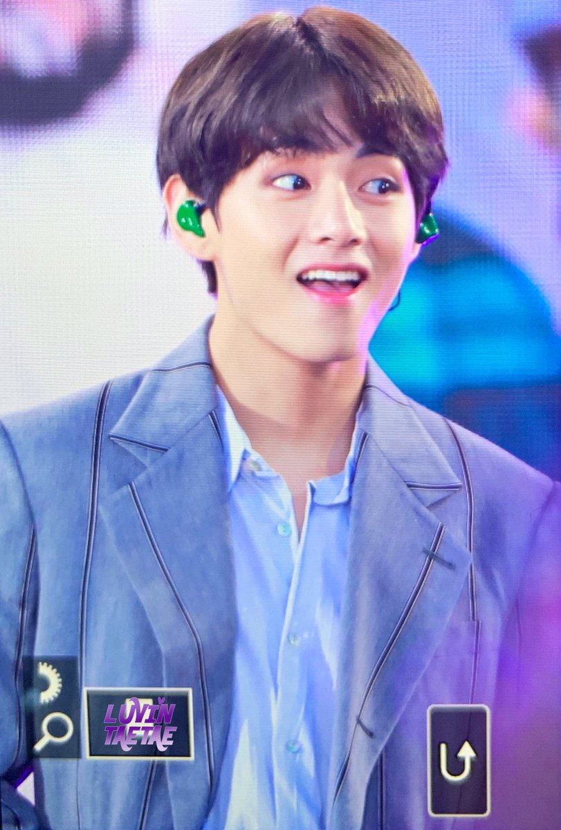 Luvin_taetae's tweet photo. 190515_GMA Preview
아침부터 찐으로 귀욥다ㅠ
머리 다듬으니까 더 귀여워😆

#방탄소년단 #BTS⁠ ⁠⁠#V #뷔 
#TAEHYUNG #태형 @BTS_twt https://t.co/XkjFV5BbZy