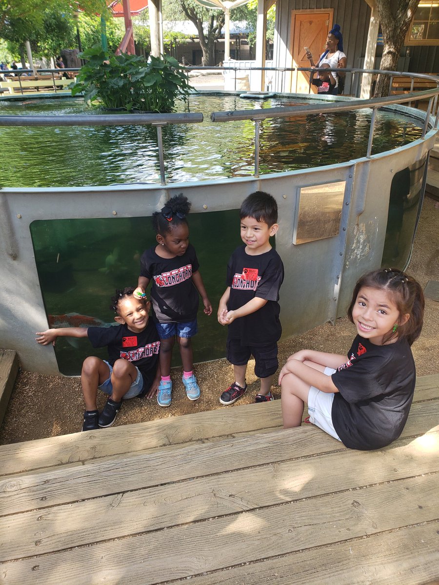 tabmon19's tweet photo. We had so much fun at the Dallas Zoo yesterday on the field trip.  #CHISDTheLeadingChoice #brayelementary @TheePreKTeacher https://t.co/zGnk66rumJ