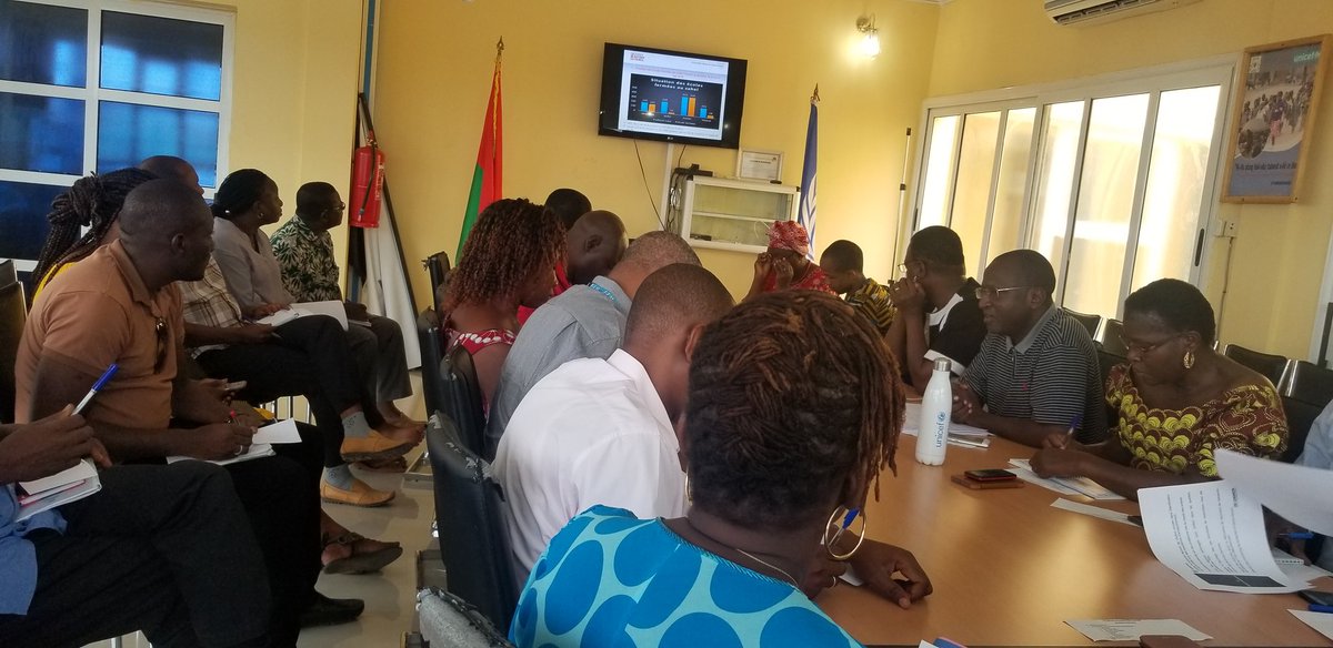 DDJOUMA's tweet photo. #Dori. Les équipes des #ONG & @onubf actives dans la réponse #humanitaire dans la région du #Sahel se réunissent ce 15 mai pour mesurer les actions réalisées au cours des 2 dernières semaines. Tous les secteurs de coordination sont représentés à cette réunion #Intersectorielle. https://t.co/TnKd8WJsUv