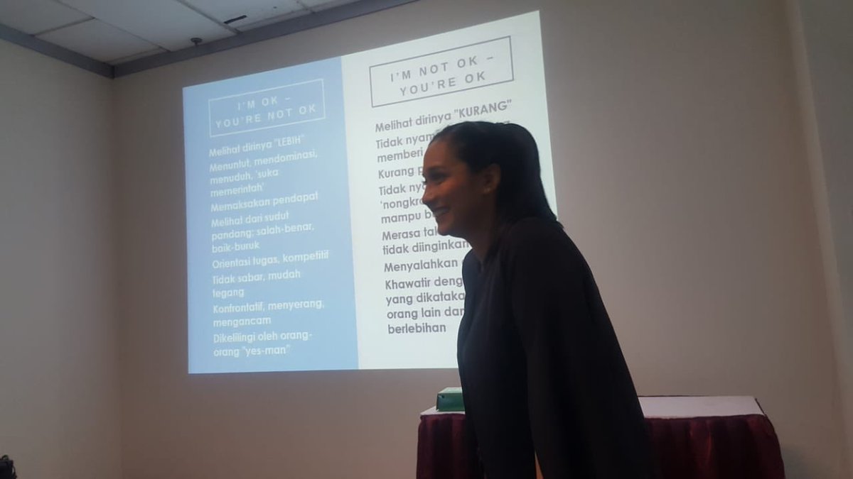shahnazhaque's tweet photo. Saya hari ini dikirim oleh @talkincorps mengajar di OJK Edukasi dan Perlindungan Konsumen. Bertemu dengan 21 staff sampai direktur. Materi #UnderstandingPeople & #professionalpositioning https://t.co/5d5jU8MxPL