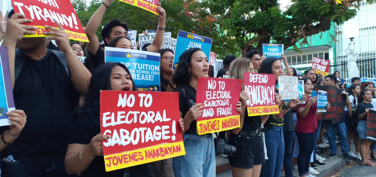 abegailkbilan's tweet photo. HAPPENING NOW: Two days after the 2019 midterm polls, various youth groups gathered to condemn the alleged electoral sabotage and fraud at Plaza Rizal, Naga City on Wednesday, May 15.

@MovePH @rapplerdotcom https://t.co/YRjs2NjNjD