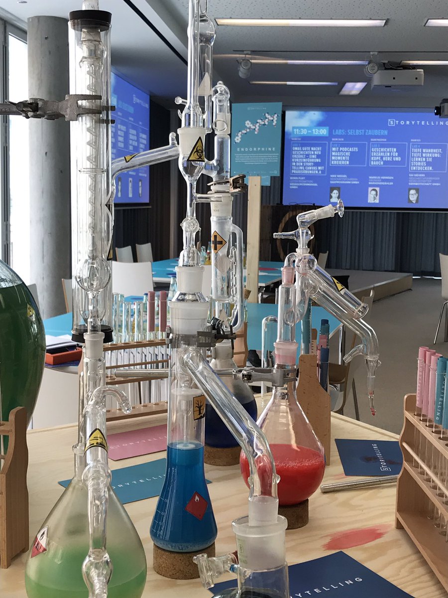 „Attach a story to an object and it increases its value“ <a href="/davidjpphillips/">David Phillips</a> gets the audience by „injecting“ bits of Serotonin, Dopamine etc...w.  perfect story telling <a href="/QConferences/">Quadriga Conferences</a> 👍🏽😀proud to present #creatingperfectplaces as best practice for the 👍 Brand <a href="/Siemens/">Siemens</a> #TeamSiemens