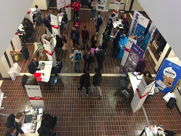 UnivPoliMarche's tweet photo. Welcome al #CareerDay #Univpm 
Studenti pronti per incontrare il loro futuro 💙 https://t.co/GcwQ2nGtyd