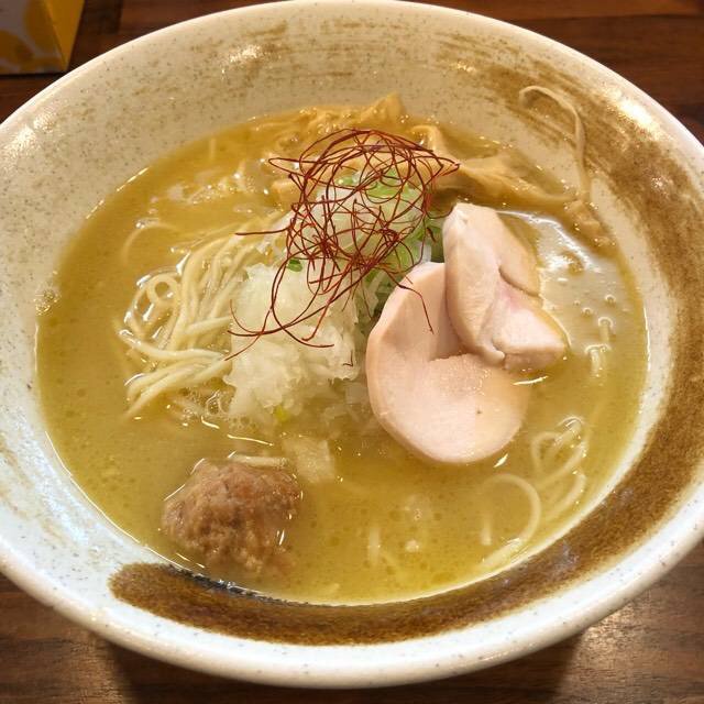 blues_b_dan's tweet photo. 濃厚鶏そば(塩) at 麺屋 虎珀

麺⭕️
スープ⭕️
チャーシュー🔺
⭐︎⭐︎⭐︎⭐︎☆ #毎日がラーメン https://t.co/4cUVwd3z85 https://t.co/AG7lY3sG8o