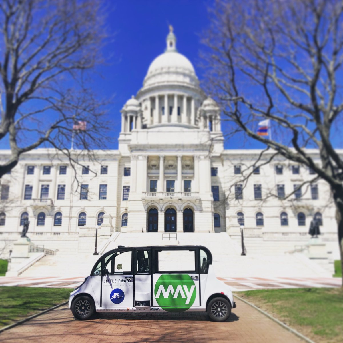 julialeahgold's tweet image. Took the first ride today on the #LittleRoady #autonomous shuttle. So excited to see this a reality today in Providence. Come take a free ride!