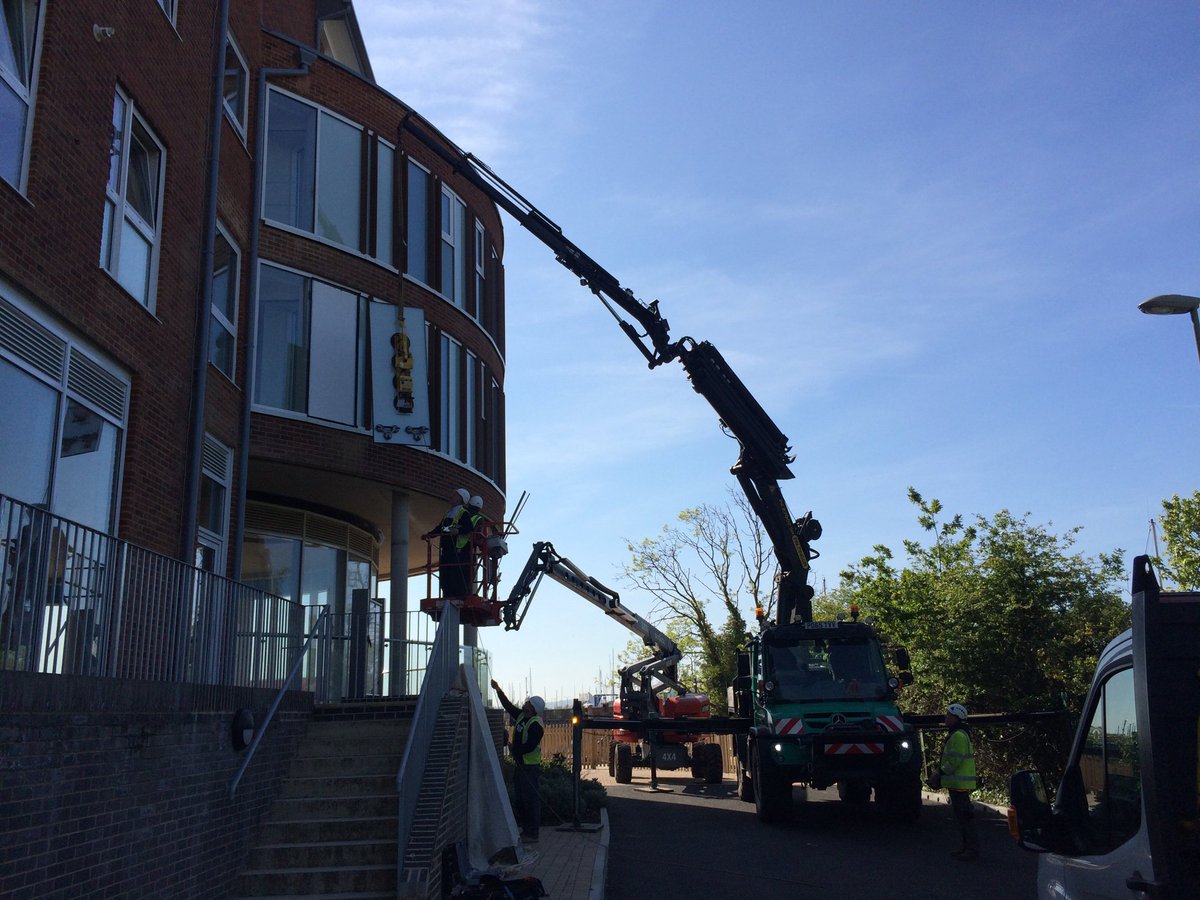 Cranemark1's tweet photo. Installing glass in Lymington using 27tm @PalfingerUK @ClarkLifting #crane #safelifting https://t.co/U7nh7ytbPz