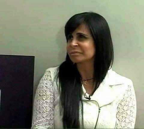 wandamxffs's tweet image. nova temporada de #BlackMirror / só tem 3 episódios