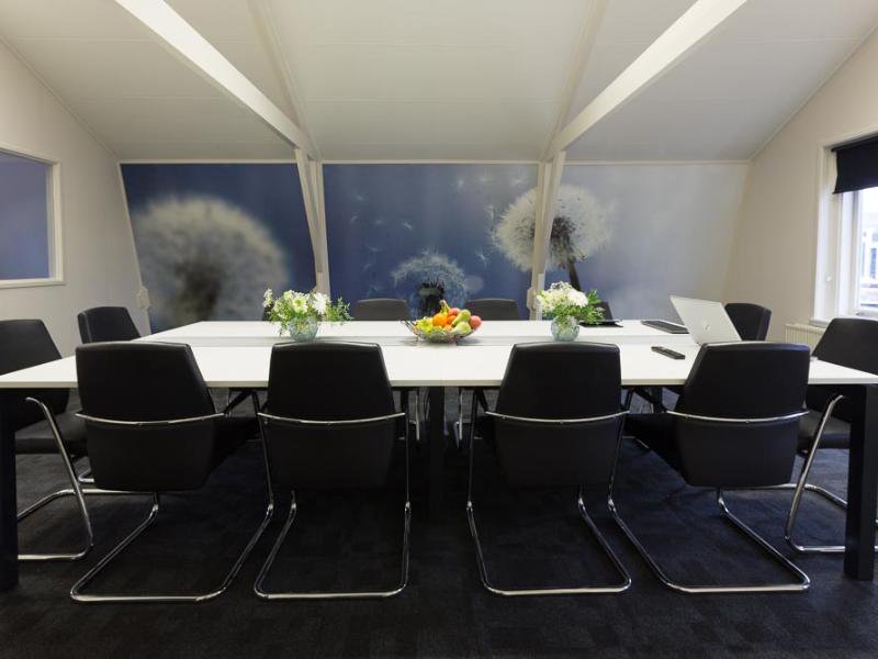 MeetingReview's tweet photo. "Stationsvilla Princenhove is een aanrader voor onder andere training en coaching van kleine tot middelgrote groepen. Makkelijk bereikbaar met de auto en het openbaar vervoer. Een sfeervolle grote vergaderzaal met daarbij ...". Meer: https://t.co/hrE5xvQmDT @Princenhove https://t.co/CBivPuDCys