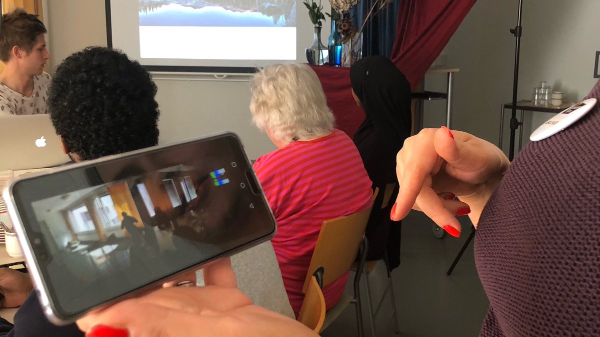 DigiAsialla's tweet photo. Käynnissä #digitrainee Yhdessä harjoitellaan mobiilikuvausta harjoitellen. Hauskaa. Kaikki oppii #digitaidot #nuoret #seniorit @Traineenuoret @Valli_ry https://t.co/lY1BpRzfVV