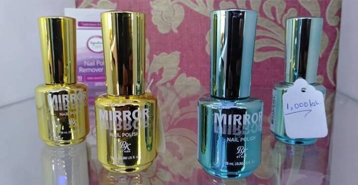 bahira_d's tweet photo. To die for METALLIC Nail Polish..
Available in shades : Blue💦 and Gold✨

Hurry while stock lasts!! 4 left😃!!
Don't miss out.
We are located at The Office Park, Riverside Drive.
#darcy&amp;bahira https://t.co/KprmoQk1YA