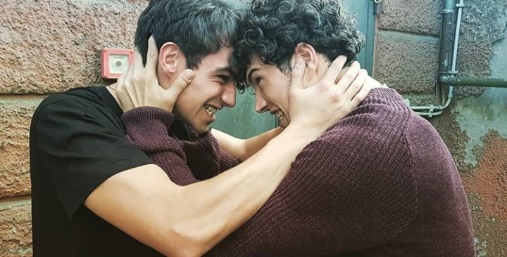 vinvin2193's tweet photo. "La famiglia non c'entra con il sangue e con il tempo, a volte anche una sola persona, anche se conosciuta da poco, può essere così importante e speciale da diventare una piccola famiglia."
#SkamItalia https://t.co/qVHdiIdIuR