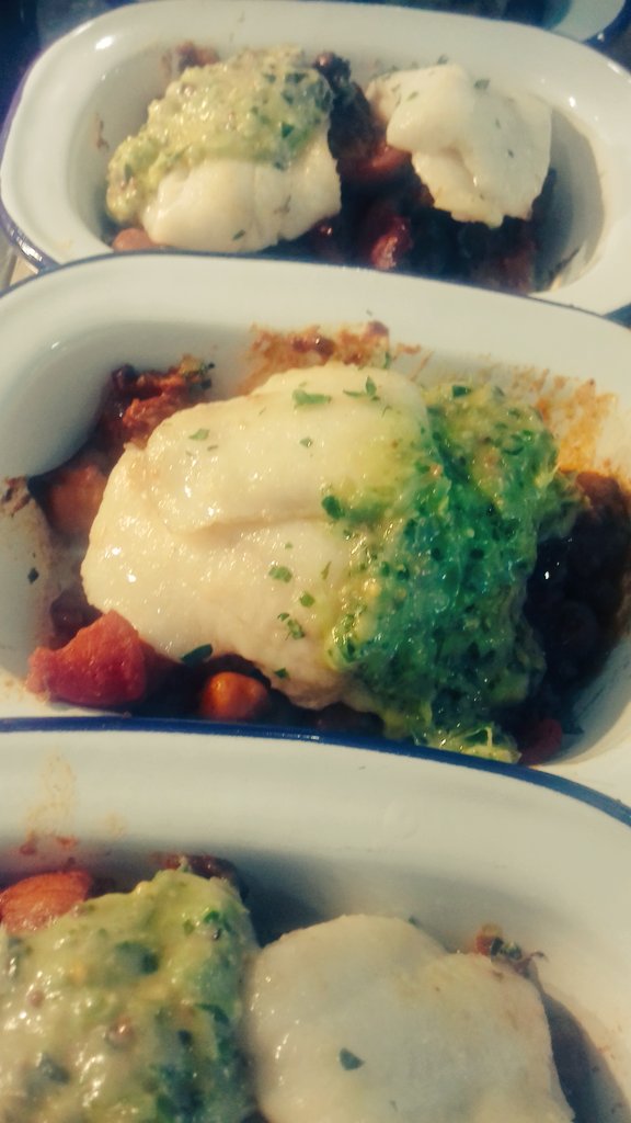 umic089's tweet photo. Fresh plaice fillets with spicy potatoes and salsa Verde  from 12 noon today @OfficialUoM @NowgenCentre @Servest_UK @wellcometrust @UMIC_ltd @Nic_Can77 https://t.co/2bK4jKmueb