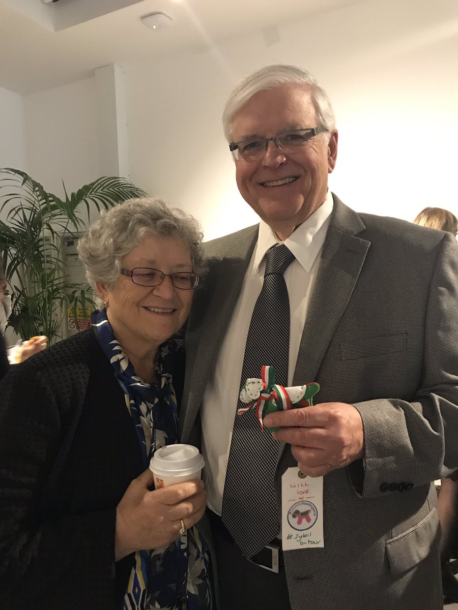 circular_timey's tweet photo. @jaq421 Awww, Jackie! Professor Gusella and his brilliant wife were very happy to receive an Italian #sybilontour to bring back to US!! I told them your amazing story! #HuntingtonsDays @CLAMustacchi @HuntingtonOnlus https://t.co/XCVqhQu9Rt