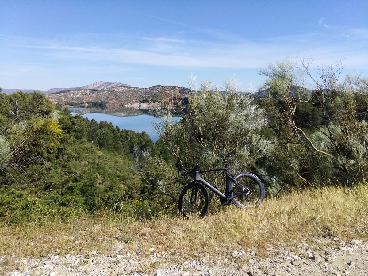 And again a beautiful day for biking. This is what tehy mean with "blue sky".
strava.com/activities/236… #strava