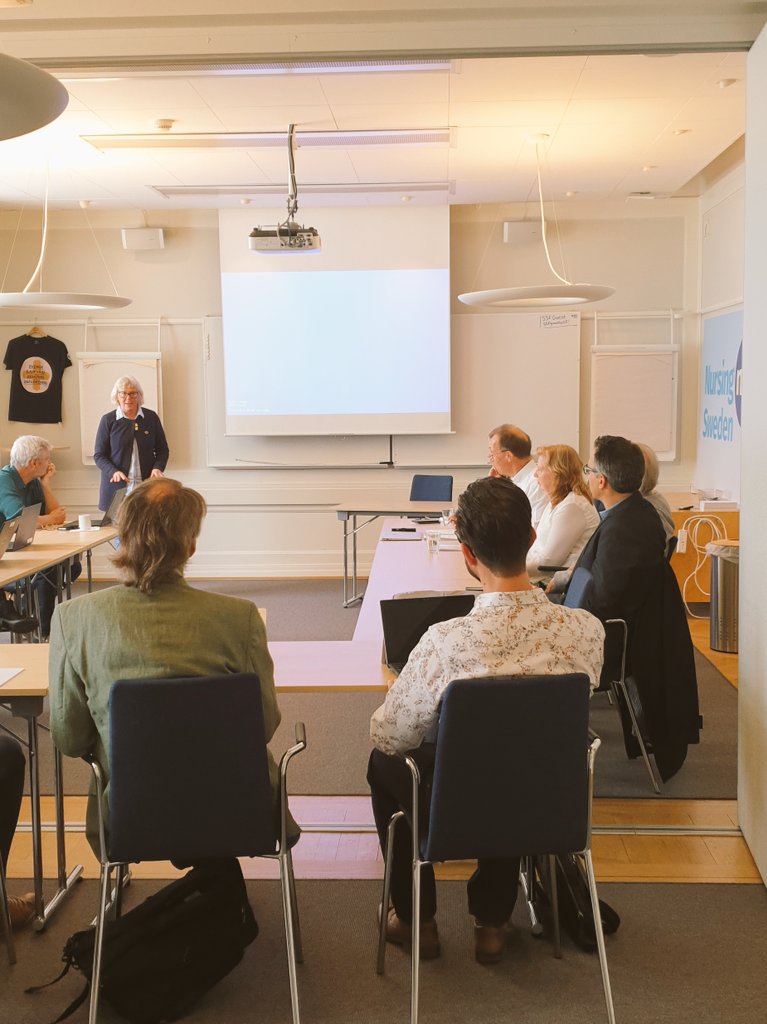 Ordförande Ami Hommel hälsar gruppen för nationell e-hälsa välkomna till en eftermiddag hos Svensk sjuksköterskeförening.