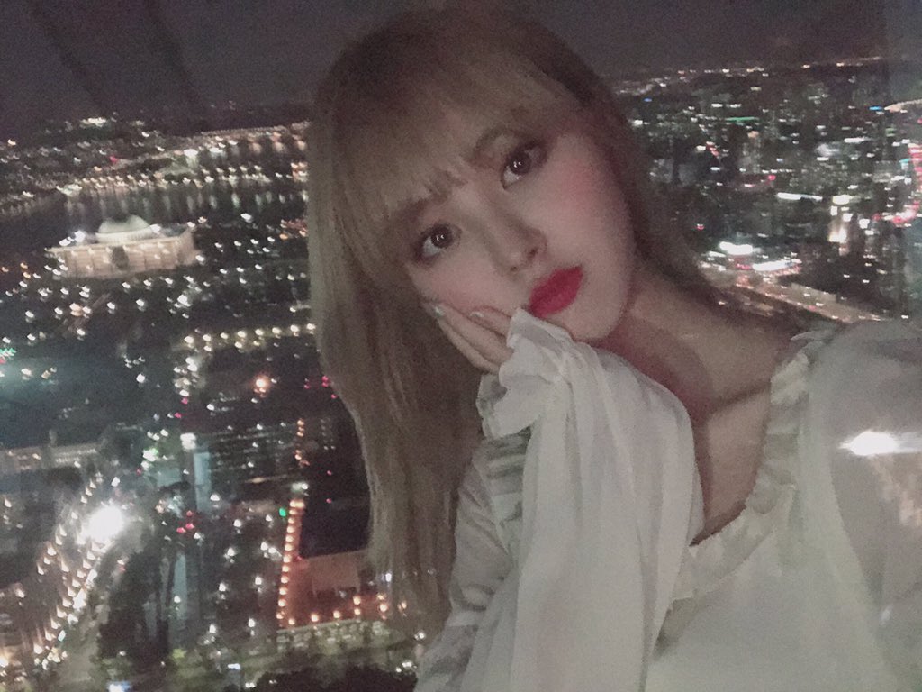 D6mqFwyUcAIqG81.jpg:large