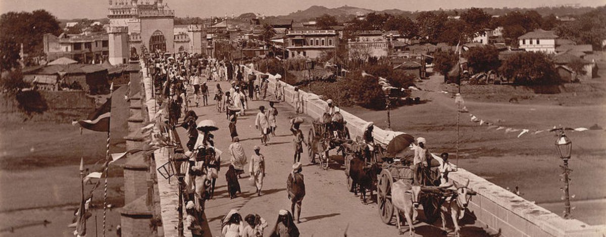 10. A bridge across Musi was constructed (today's Purana Pul) to ferry men and materials for the new city's construction. Almost the very first structure constructed was Charminar in 1591 AD.