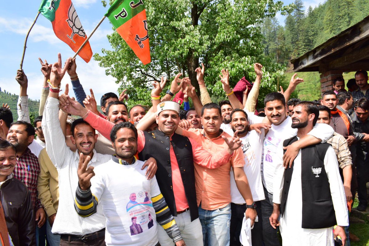 jairamthakurbjp's tweet photo. जैसे सिराज आज प्रदेश का नेतृत्व कर रहा है निश्चित रूप से लोकतंत्र के महापर्व में भी वो अपनी अहम भूमिका निभाएगा एवं बढ़ चढ़ कर भाजपा के लिए मतदान करेगा।
मोदी जी को पुनः प्रधानमंत्री बनाने में सिराज अपना महत्वपूर्ण योगदान देगा।जंजैहली में भाजपा में शामिल हुए 177 परिवारों का स्वागत। https://t.co/I8K6EZMzjH