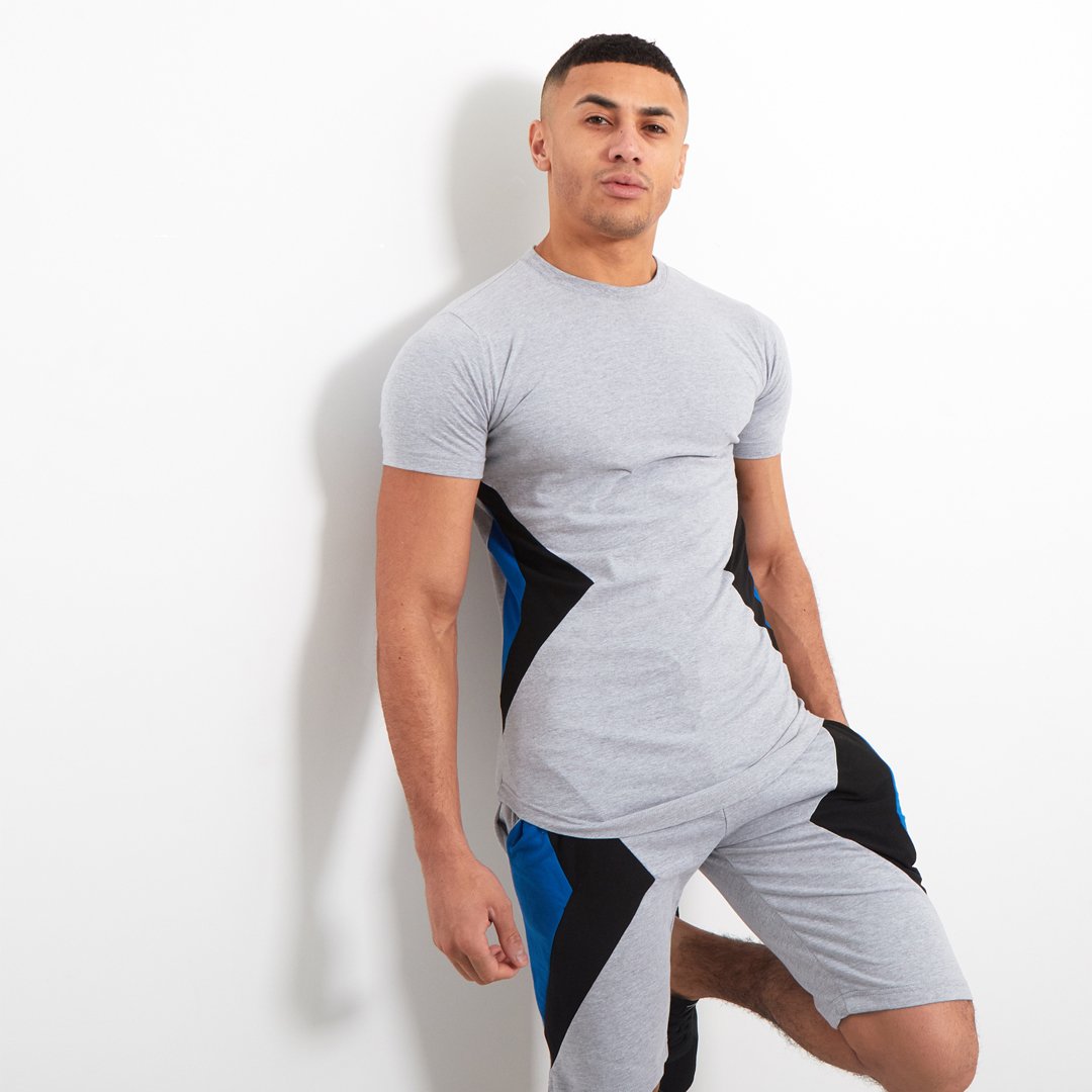 justyouroutfit's tweet image. Boss the warm weather with our geo panel short sets, available now. 👌

👉 ow.ly/xV2q50ucJnn 

#shortset #summerstyle #menswear #justyouroutfit #justyouroutfitman