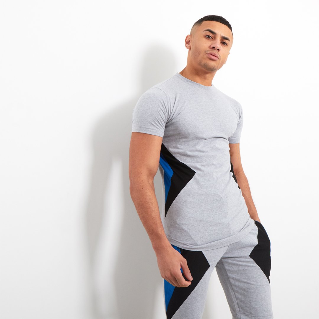 justyouroutfit's tweet image. Boss the warm weather with our geo panel short sets, available now. 👌

👉 ow.ly/xV2q50ucJnn 

#shortset #summerstyle #menswear #justyouroutfit #justyouroutfitman