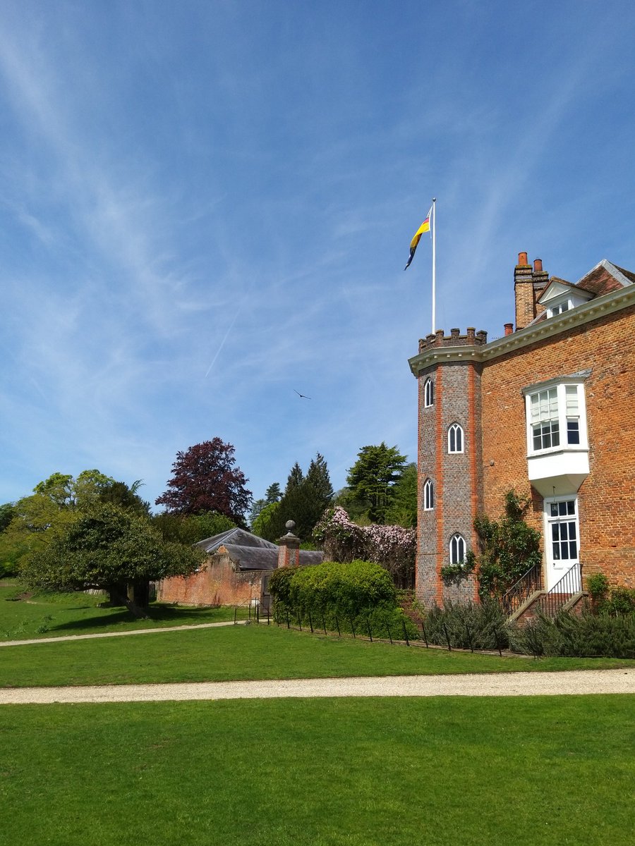 SkinnersCoaches's tweet photo. Deb went to @StonorPark yesterday. Excellent guided tour of house, #fascinating Quick whizz round the gardens. Enjoyed seeing red kites soaring over the house. Why not see it yourself on our trip 25th August, with #HenleyCountryCraftShow https://t.co/7EdQNF376f