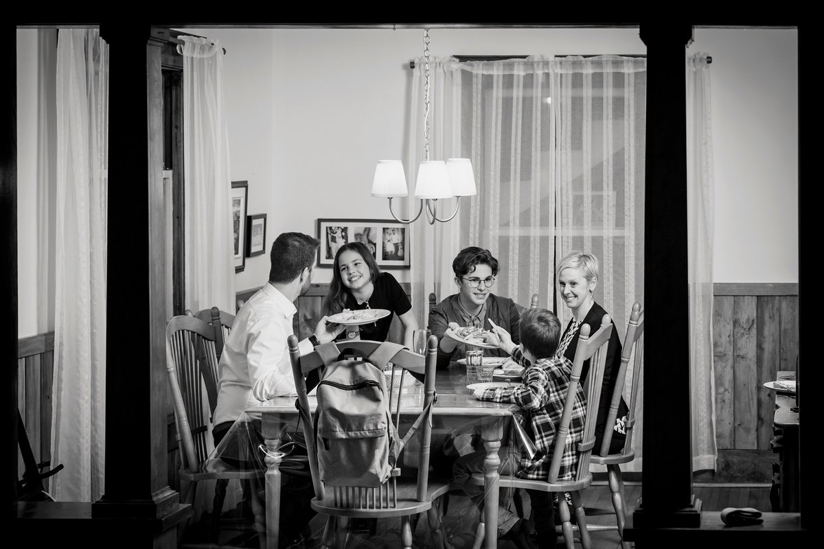 13-19 mai | Semaine québécoise des familles! Soulignons l'importance du rôle de la famille dans la persévérance scolaire des jeunes. Les moments partagées en famille, comme la lecture d'un livre ou une discussion autour d'un souper, font une réelle différence. #SQF2019