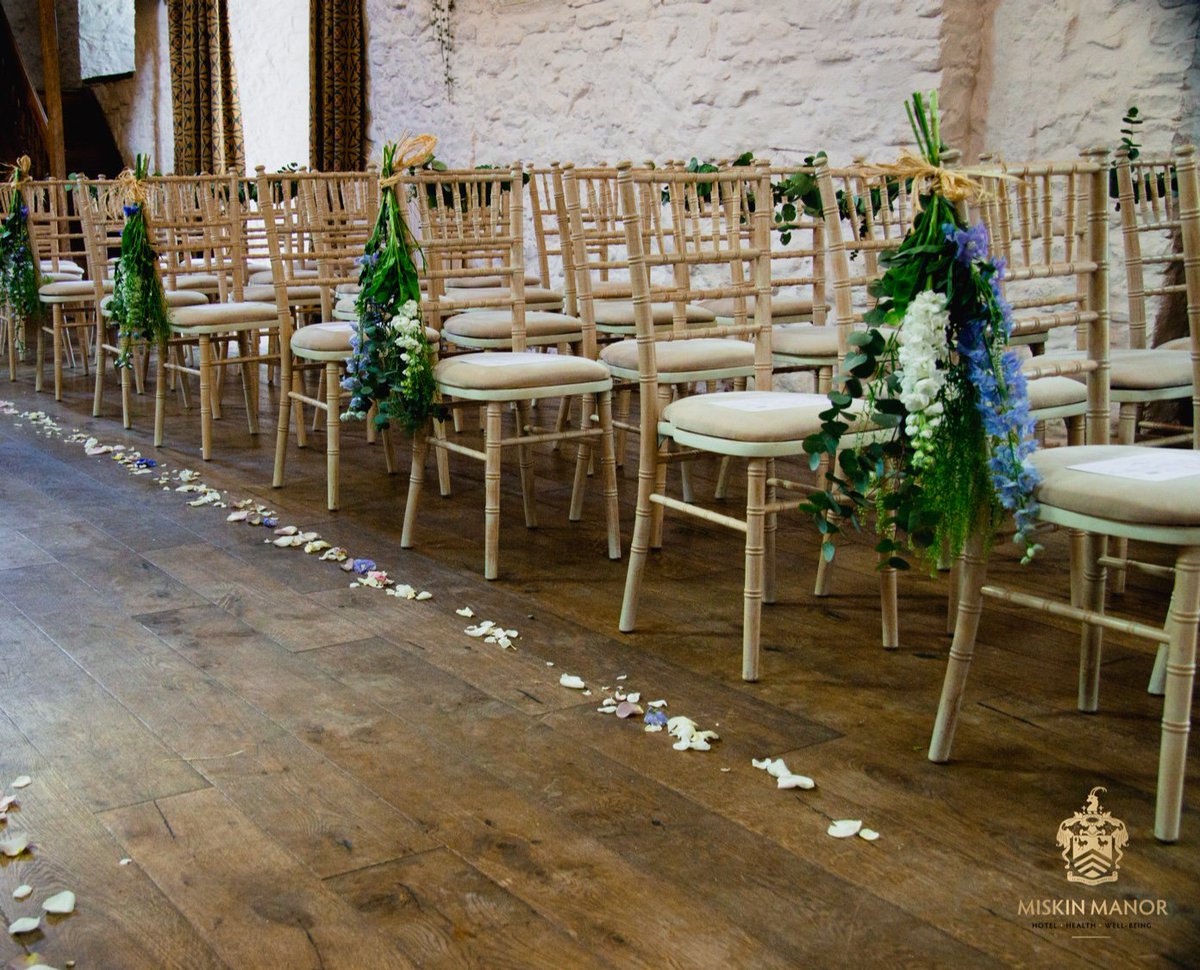 This Sunday is our Wedding Showcase! 

From 11am until 3pm you can see our rooms made up for a wedding and meet some of our favourite wedding suppliers! 

So come on over and have a look around...

And best of all... it's FREE ENTRY!