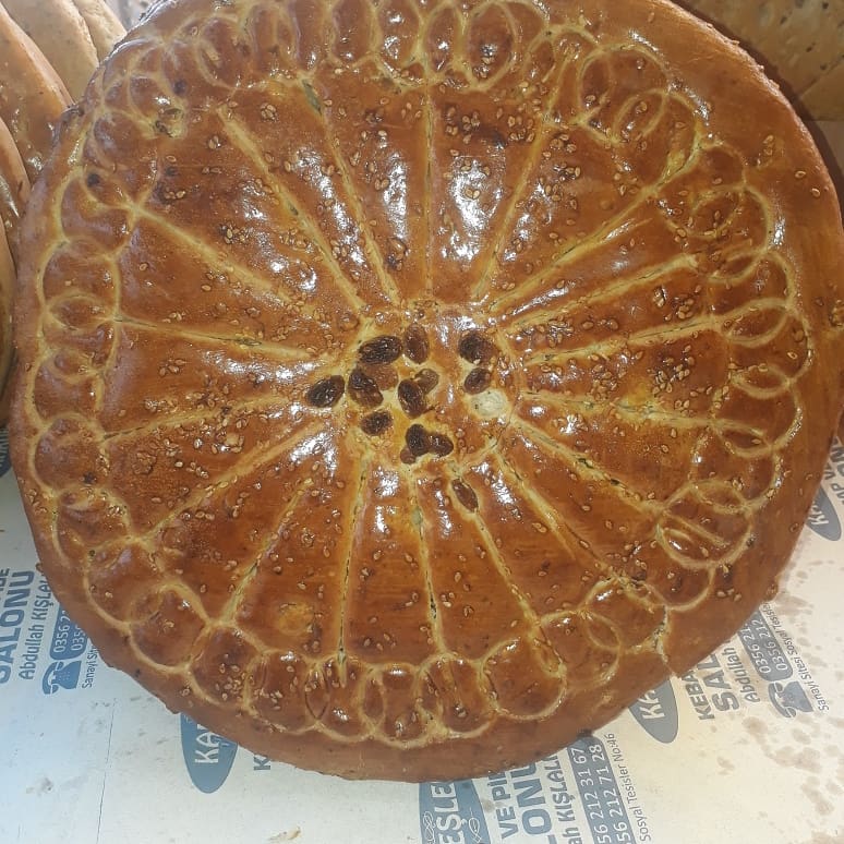 Nohut mayalı  cevizli  uzümlü TOHAT çörekleri  KARDEŞLER  KEBAP DA ŞIPARİS ALINIR