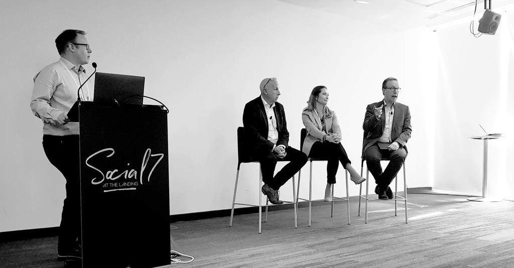 TJamesHawkins's tweet photo. Great to chair the morning session of the @HIMSS_UK #dmseries with @nhscio. https://t.co/X2poMY9p16