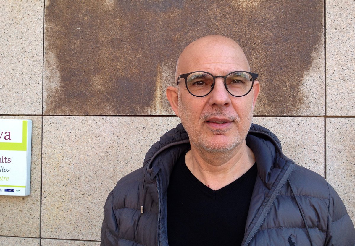 LaGuerrillaTv's tweet photo. Publicada LA ENTREVISTA DEL MES:
Pep Aparicio: «Las profesoras y profesores de educación creo que han sido incapaces de leer a Paulo Freire». Ver entrevista aquí: https://t.co/jfAMc8XKK3 https://t.co/u4r56RgLki