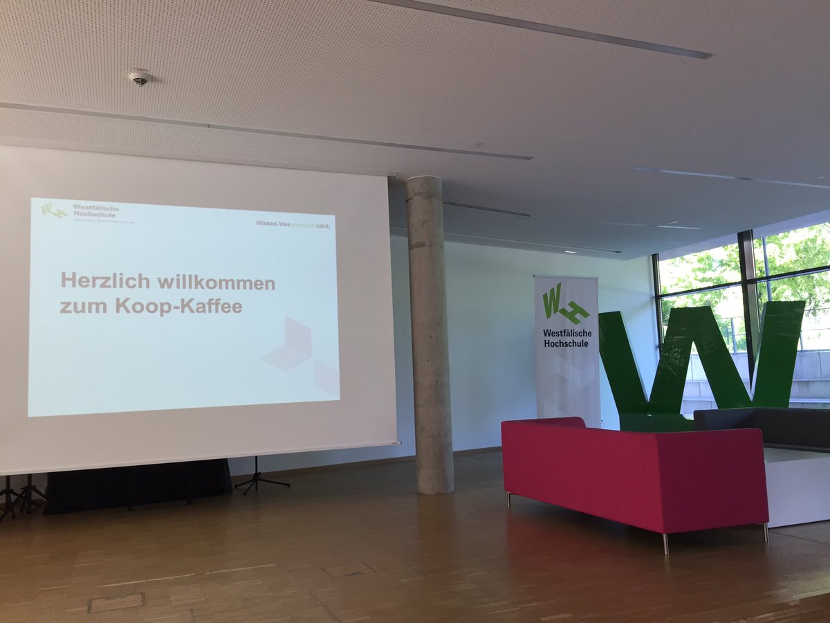 DigiMat_Projekt's tweet photo. Unternehmen und Wissenschaft im Gespräch: DigiMat stellt das Geschäftsmodell W3 beim Koop-Café der Westfälischen Hochschule vor:  https://t.co/8VnYwQ4k1x https://t.co/ohXHEB9a8b