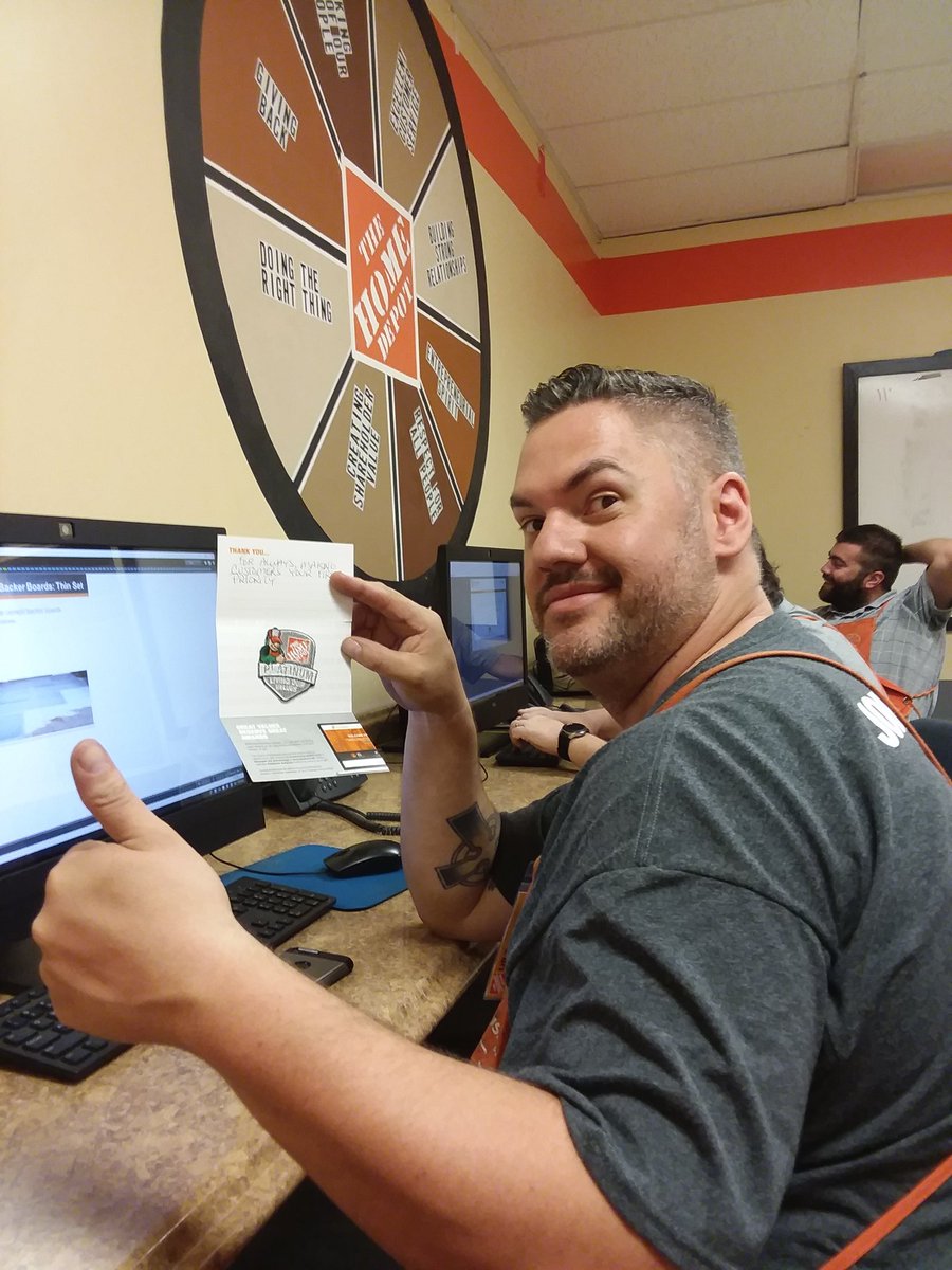 SimonSa66610316's tweet photo. Robert D23 with his platinum Homer award. Great job!@billy_boughton @hd8492 @Frank_munoz8492 @Alishacorona @destinykinghd https://t.co/INiTZDmUcm