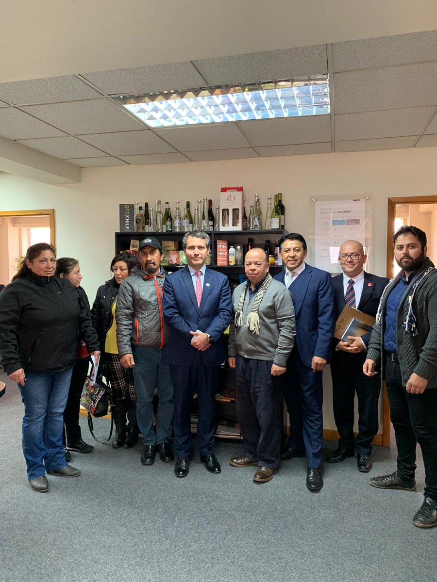subrei_chile's tweet photo. 🔵 El Dir. General de #Direcon, Rodrigo Yáñez se reunió con siete asociaciones empresariales Mapuche para hablar sobre el proceso de tramitación del #TPP11 y los beneficios que traerá para Chile y la Araucanía. También se aprovechó la instancia para aclarar dudas sobre el tratado https://t.co/4MWg21Urde