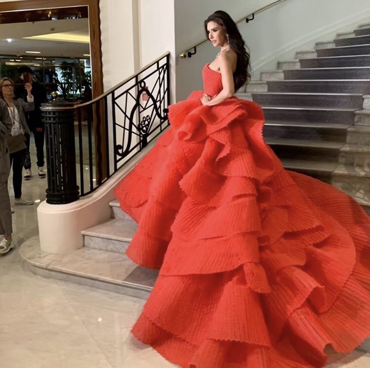 UnderbedDara's tweet photo. ปีนี้คานส์คึกคักเด้อออ 

ศรีริต้า กับความ red on red ได้ฟิลซินเดอเรล่าชุดแดงเว่อร์ เผลอยังสวย งงมาก 

ชีไปเดินพรมในฐานะแขกของ Dior Cosmetic 
#ใต้เตียงดารา https://t.co/kAGvaH9QMy