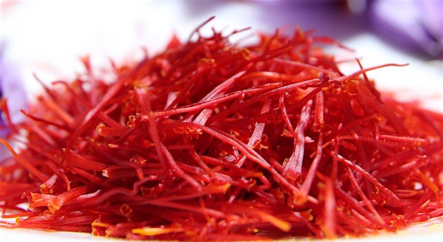 🌺Quand la beauté des produits Marocains rencontre l’élégance Française, cela s’appelle #ARGANIERBIO Pour vous faire voyager à travers une culture et un savoir-faire transmis de génération en génération! #Huiledarganbio #safran #gastronomiefrançaise #orient #cosmetics #culinaire