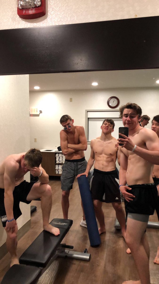 seth_pippett's tweet photo. Happy bday brother @nathan_reinke this szn has been hella fun let’s finish it out❤️ #ToolPics https://t.co/czhVOF3xEB